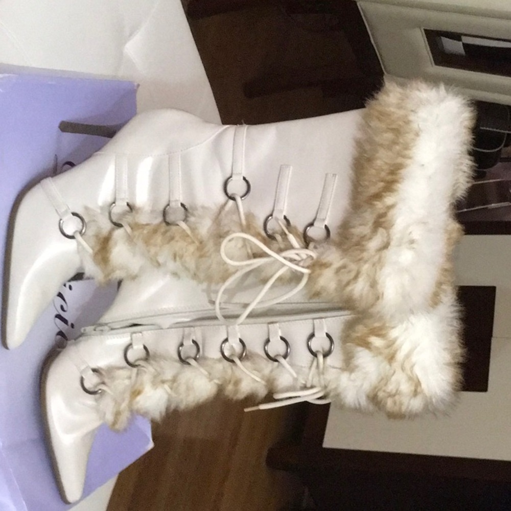Boots high heeled